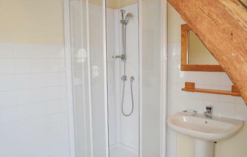 Three-bedroom Holiday Home In Chigny