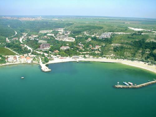 Royal Cove Hotel