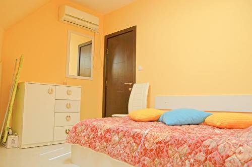 Akra Apartments