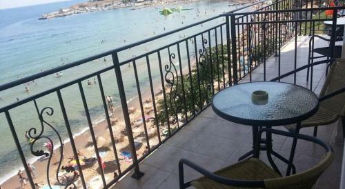 Hostal Villa Lazuren Bryag 2