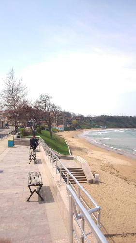 Hostal Villa Lazuren Bryag 2