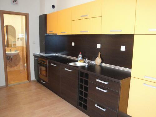 Eliza Apartment Sequoia