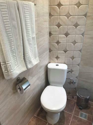 Hostal Vromos Guest House