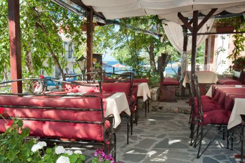 Hostal Vromos Guest House