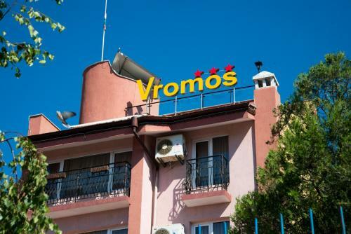 Hostal Vromos Guest House