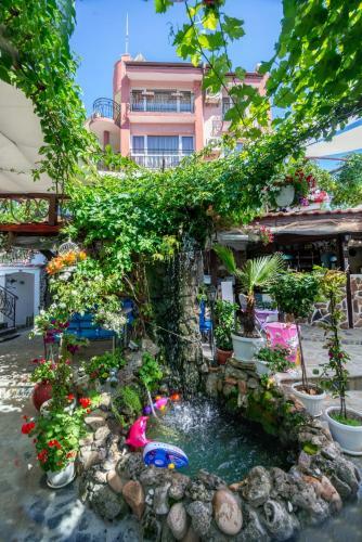 Hostal Vromos Guest House