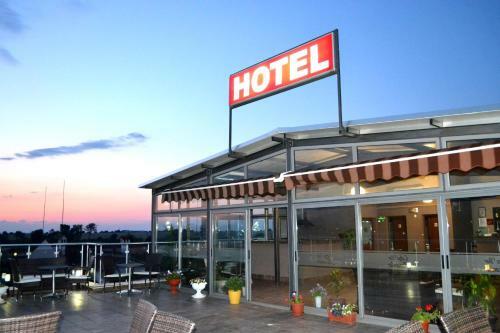 Alexander Hotel
