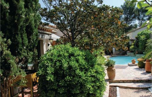 Three-bedroom Holiday Home In Les Angles