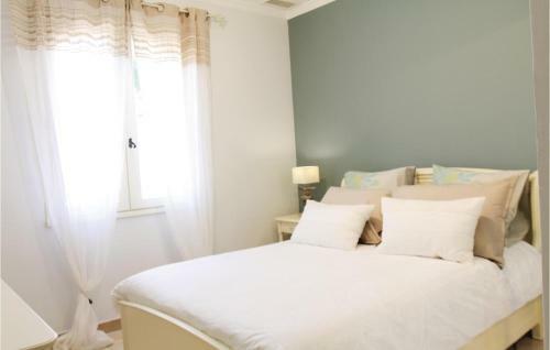 Three-bedroom Holiday Home In Les Angles