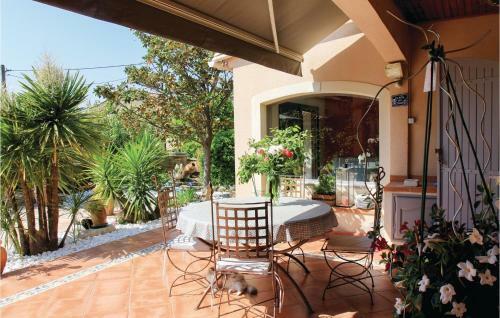 Three-bedroom Holiday Home In Les Angles