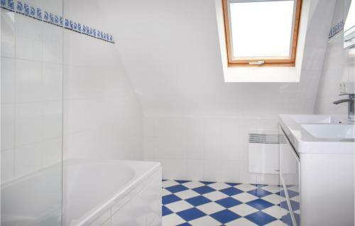 Four-bedroom Holiday Home In Plouezec