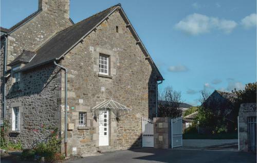 Three-bedroom Holiday Home In Plancoet