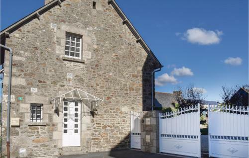 Three-bedroom Holiday Home In Plancoet