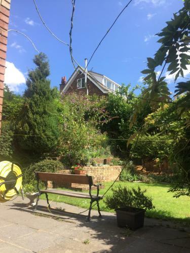 Hostal The Bridge House