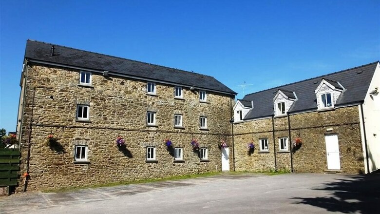 Cosheston Apartments 5