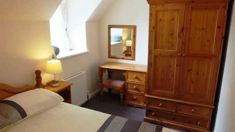 Cosheston Apartments 5