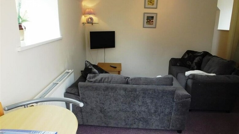 Cosheston Apartments 5