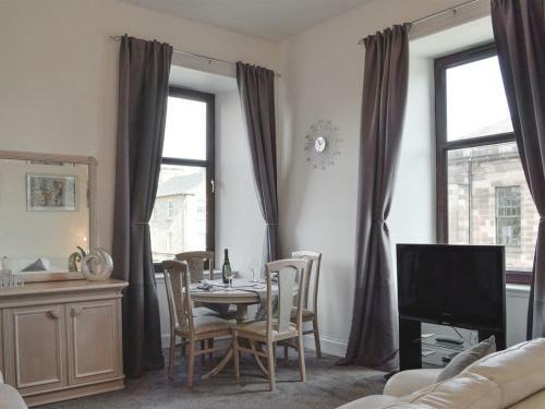 Clyde Coast Flat 1/1