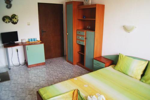 Hostal Kastela Guest House