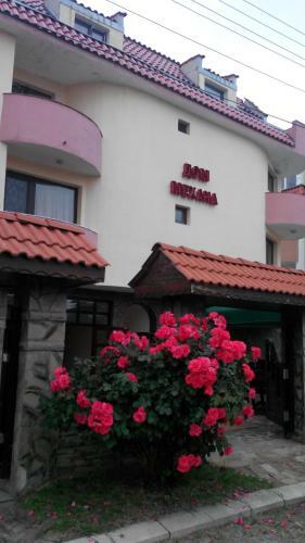 Hostal Karadarlievi Guest House