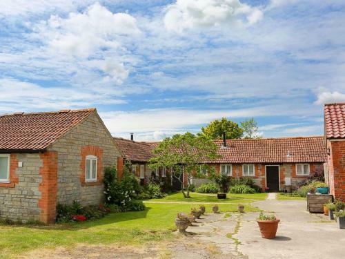 Midknowle Barn