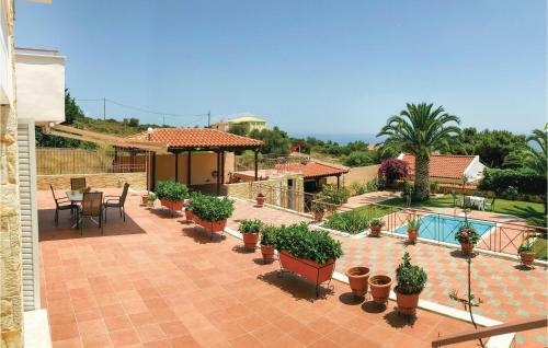 One-bedroom Apartment In Artemida