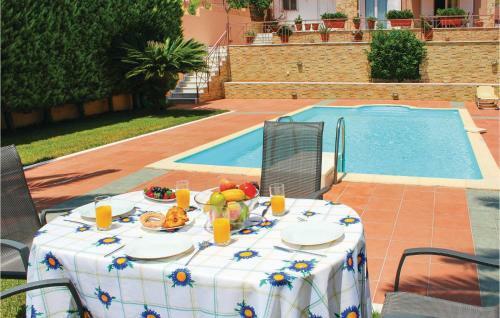 One-bedroom Apartment In Artemida