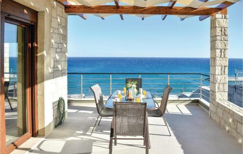 Three-bedroom Holiday Home In Heraklion
