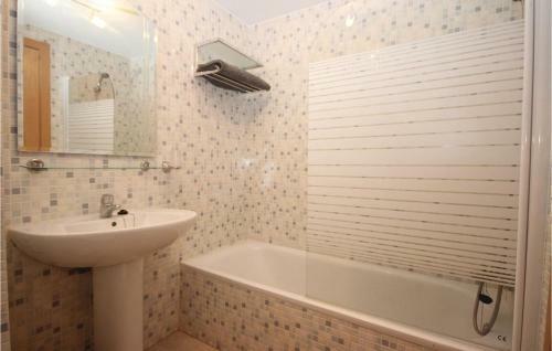 Two-bedroom Apartment In Casares Costa
