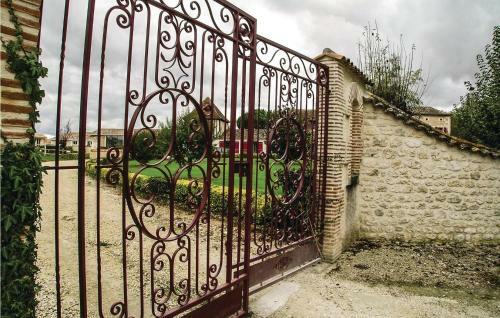 Four-bedroom Holiday Home In Gardonne