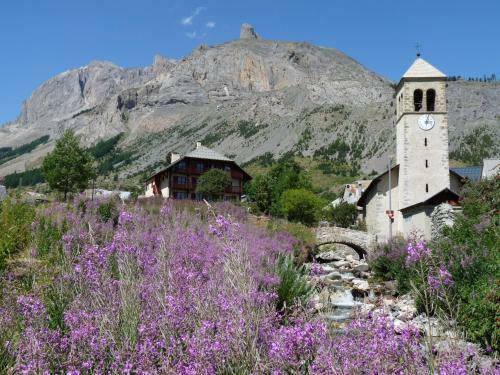 Posada Gite L'aiguillette Du Lauzet