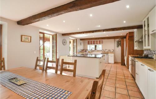 Five-bedroom Holiday Home In Lichos