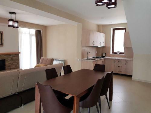 Villa Crystal Town House