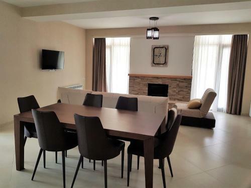 Villa Crystal Town House