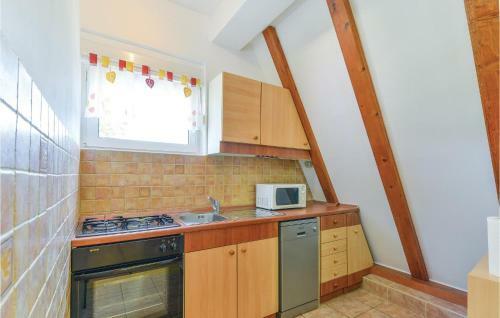 Three-bedroom Holiday Home In Gracac