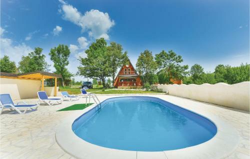 Three-bedroom Holiday Home In Gracac