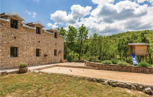 Four-bedroom Holiday Home In Krivodol