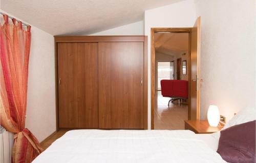 Five-bedroom Holiday Home In Nedescina