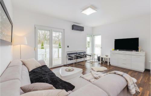 Five-bedroom Holiday Home In Nedescina