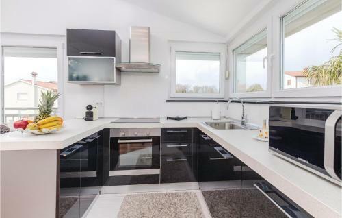 Five-bedroom Holiday Home In Nedescina