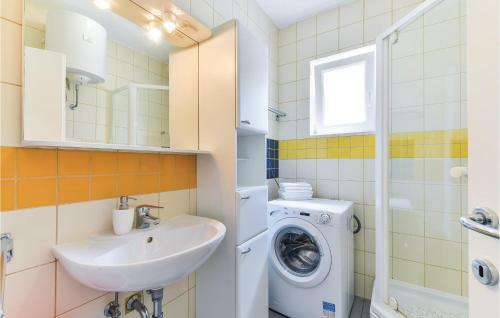 Two-bedroom Apartment In Novalja