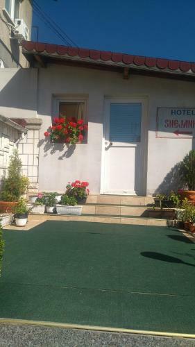 Snejanka Family Hotel