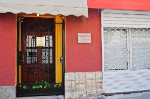 Hostal L'opera Guest House