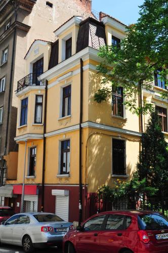 Hostal L'opera Guest House