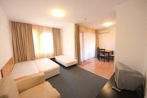 Menada Ravda Apartments