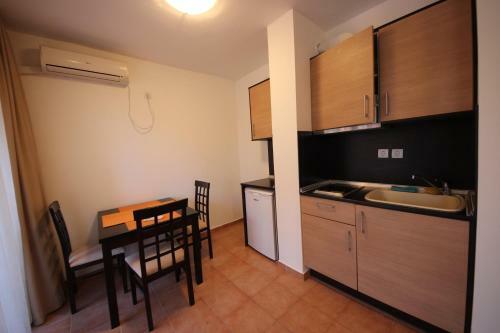 Menada Ravda Apartments
