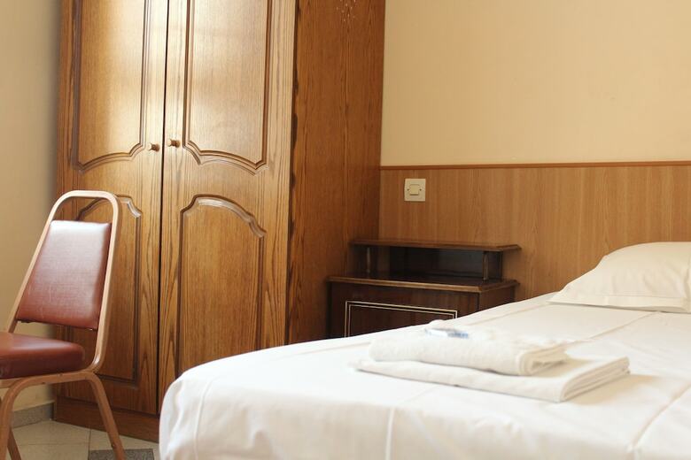 Hostal Repos Guest Rooms