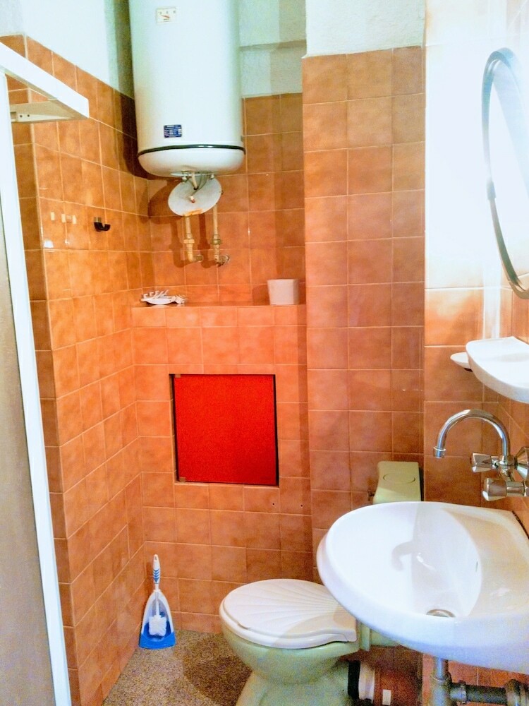 Hostal Repos Guest Rooms