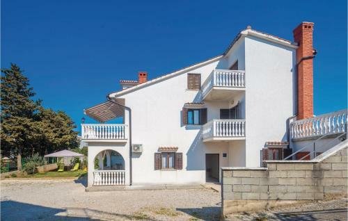 Two-bedroom Apartment In Omisalj