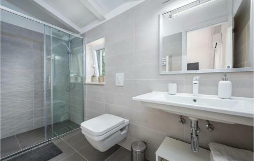 Two-bedroom Holiday Home In Parizi